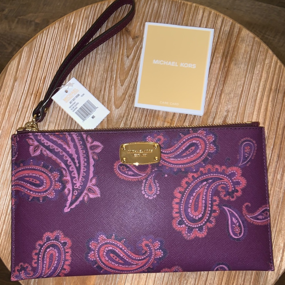 ⚪️ MK Purple Paisley Leather Large Zip Clutch